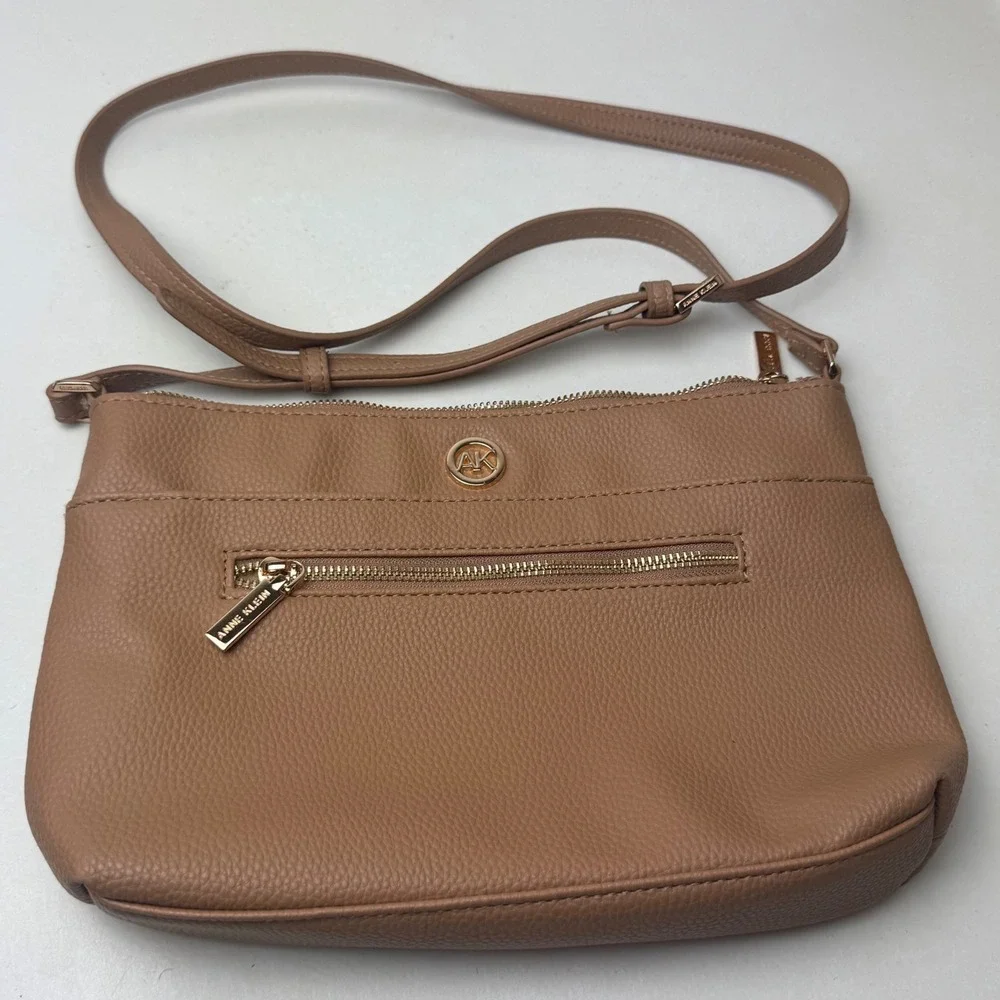 Anne‎ Klein Tan Pebble Crossbody Bag Gold Tone Hardware Adjustable Strap